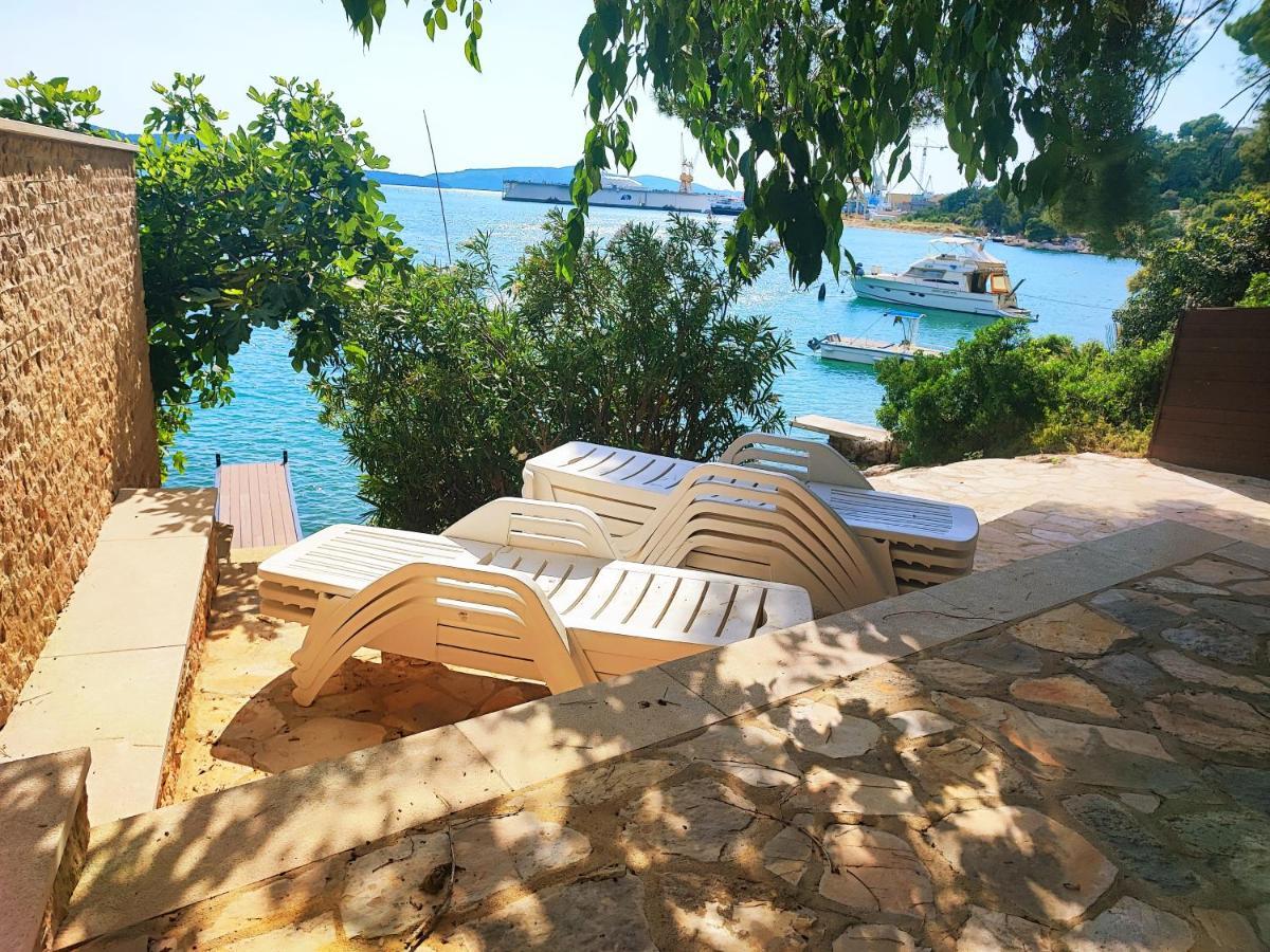 Villa Penava, Private Beach, Pool And 7Min To Trogir Buitenkant foto