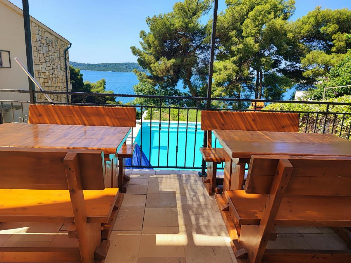 Villa Penava, Private Beach, Pool And 7Min To Trogir Buitenkant foto