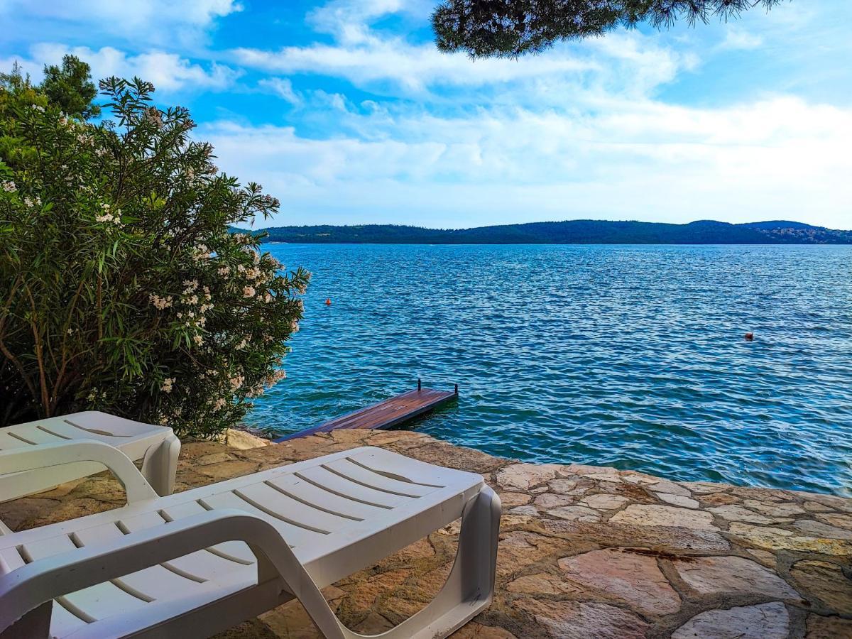 Villa Penava, Private Beach, Pool And 7Min To Trogir Buitenkant foto