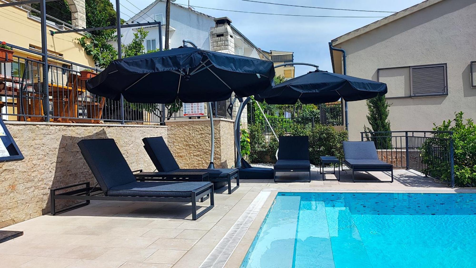 Villa Penava, Private Beach, Pool And 7Min To Trogir Buitenkant foto